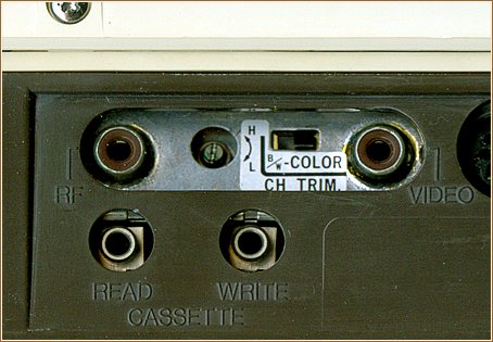 Operating elements at the rear of the MZ-800